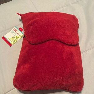 Old Navy Travel Set red clips to luggage NWT